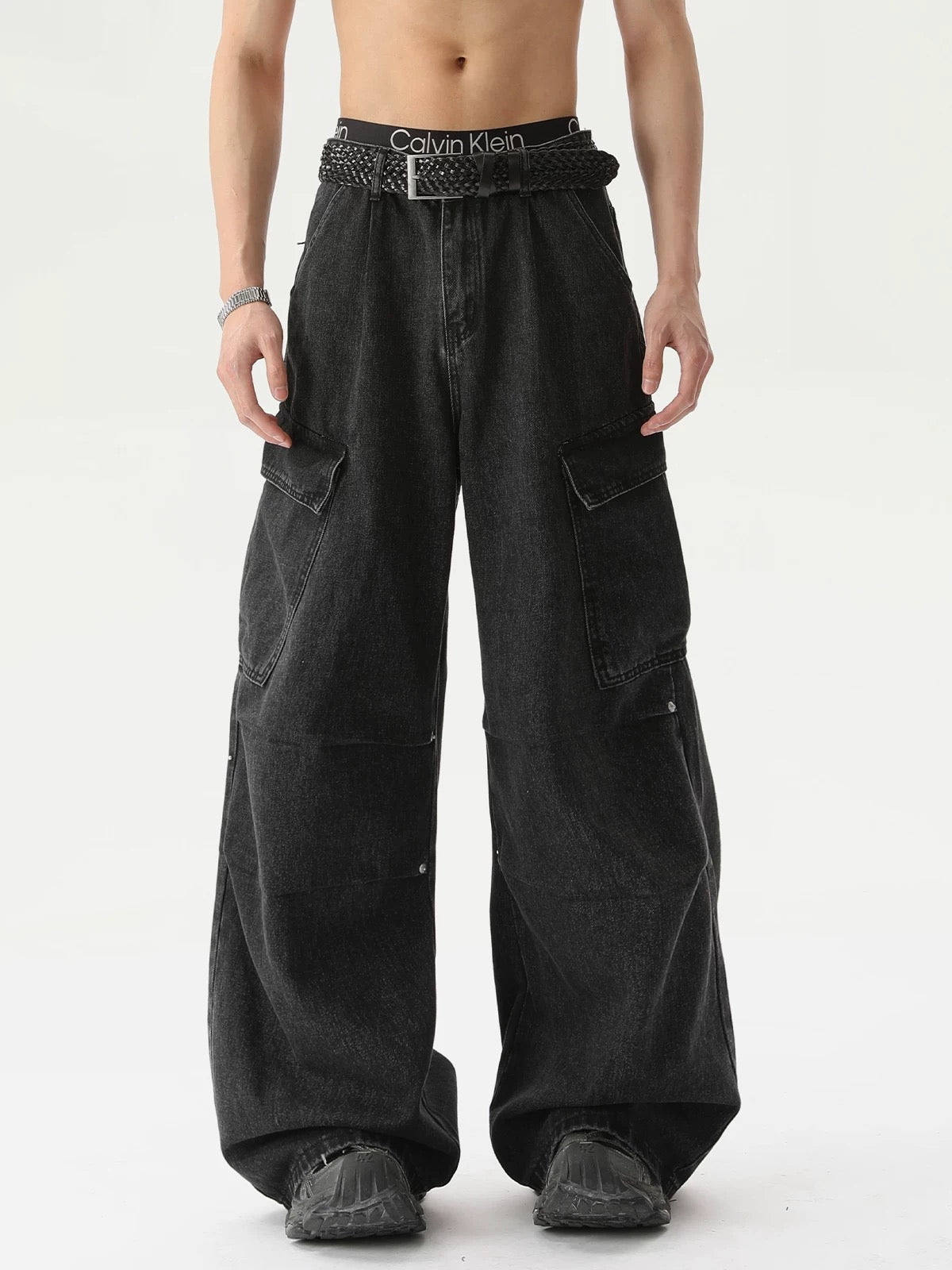 Multi pockets sensational wide leg denim pants