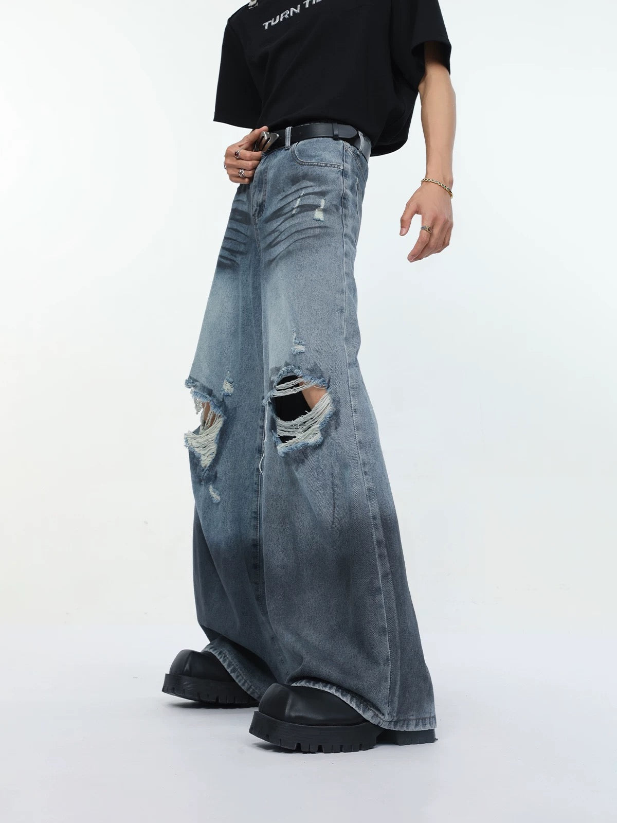 Vintage dirty ripped denim pants