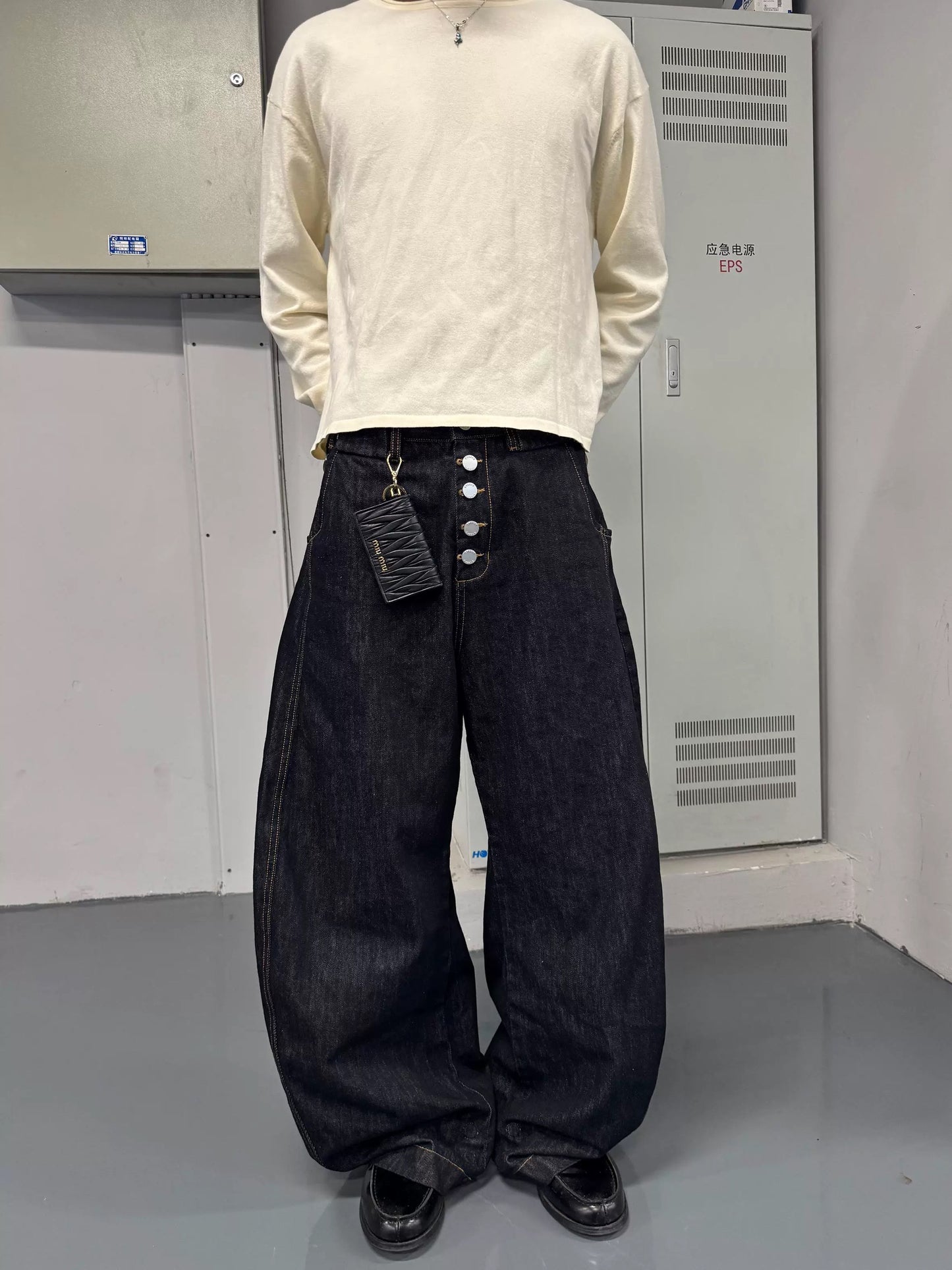 Hidden magnetic buckles curved blade cow jeans
