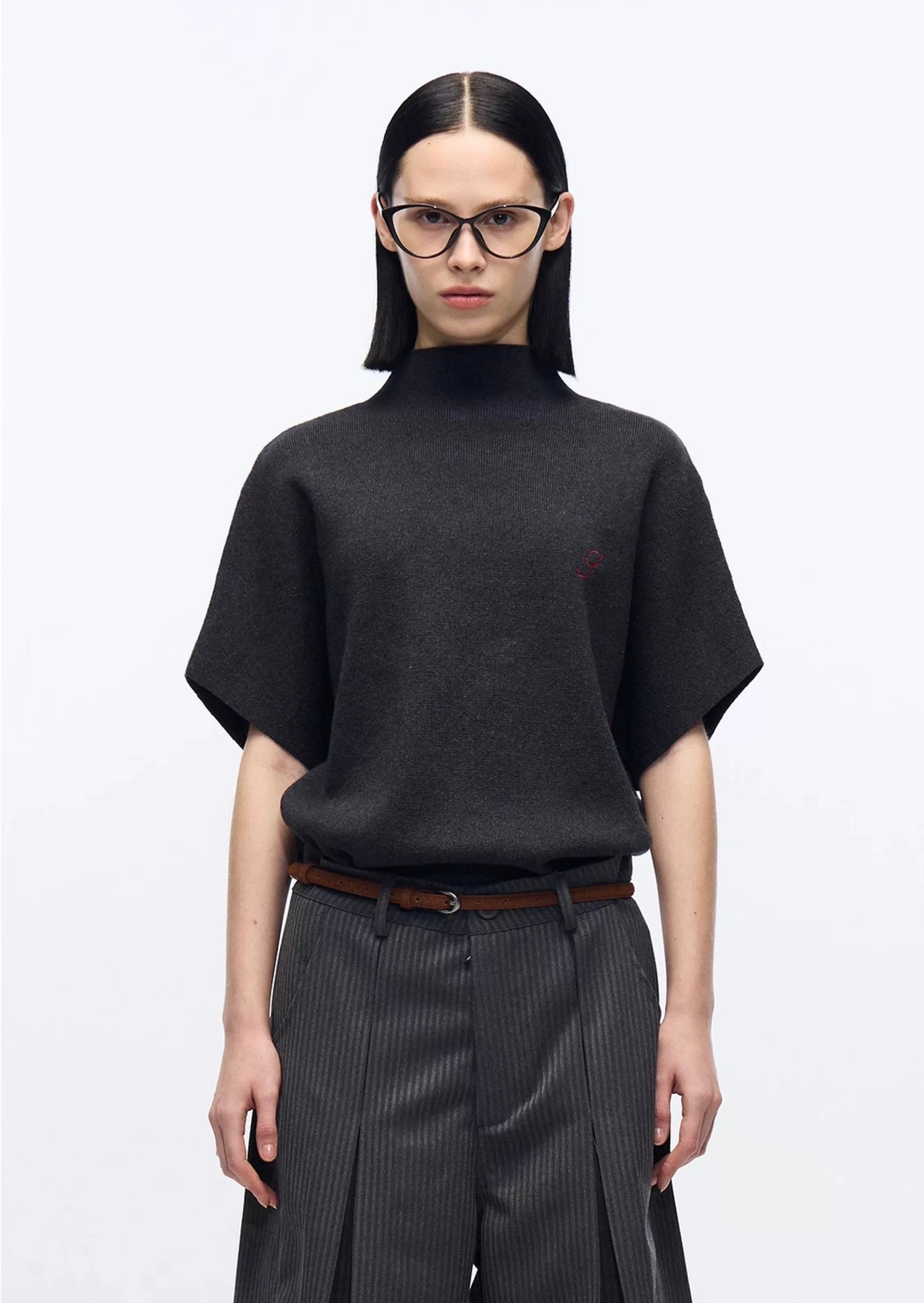 Cut wool fly high neck arc texture short sleeve