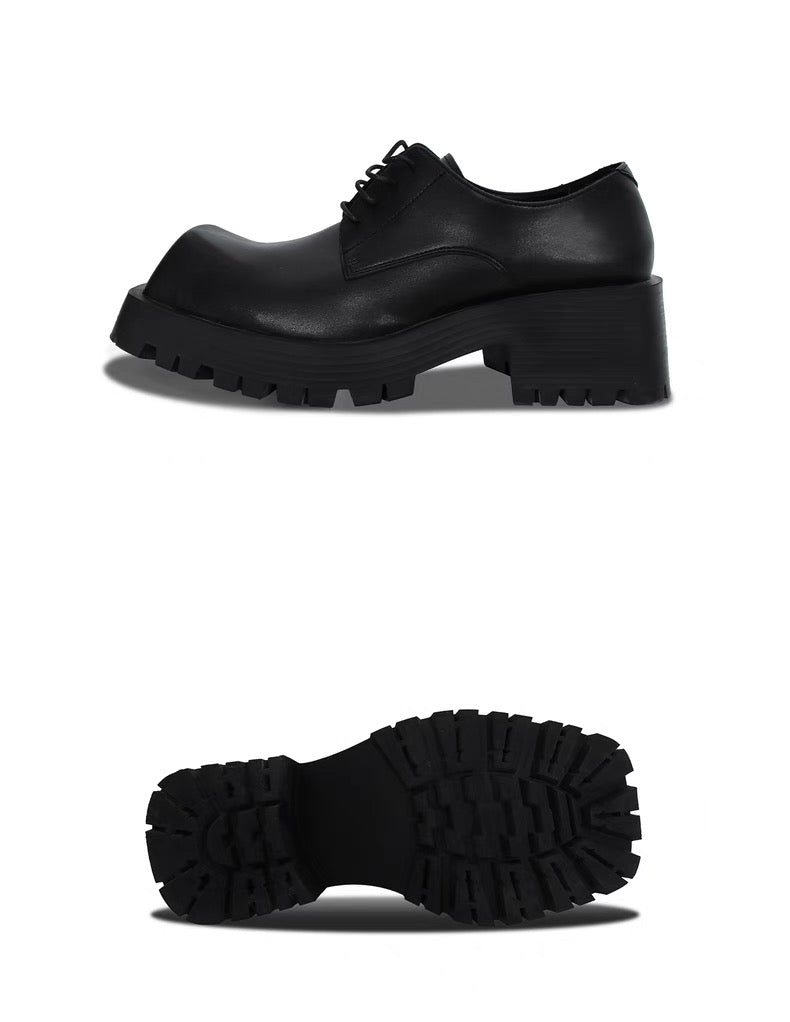 Square headed elevating leather shoes
