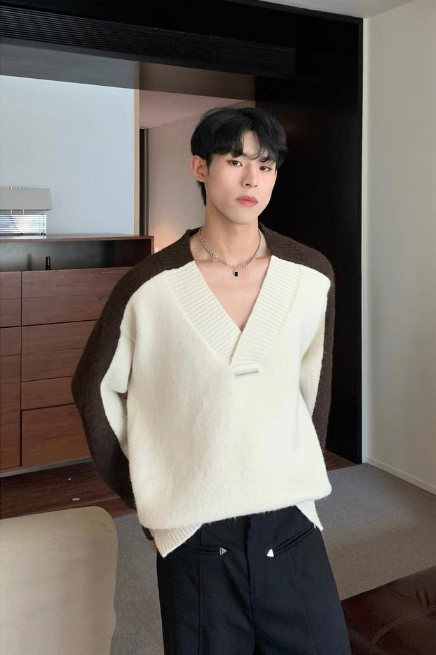Large v-neck strap metallic decor sweater