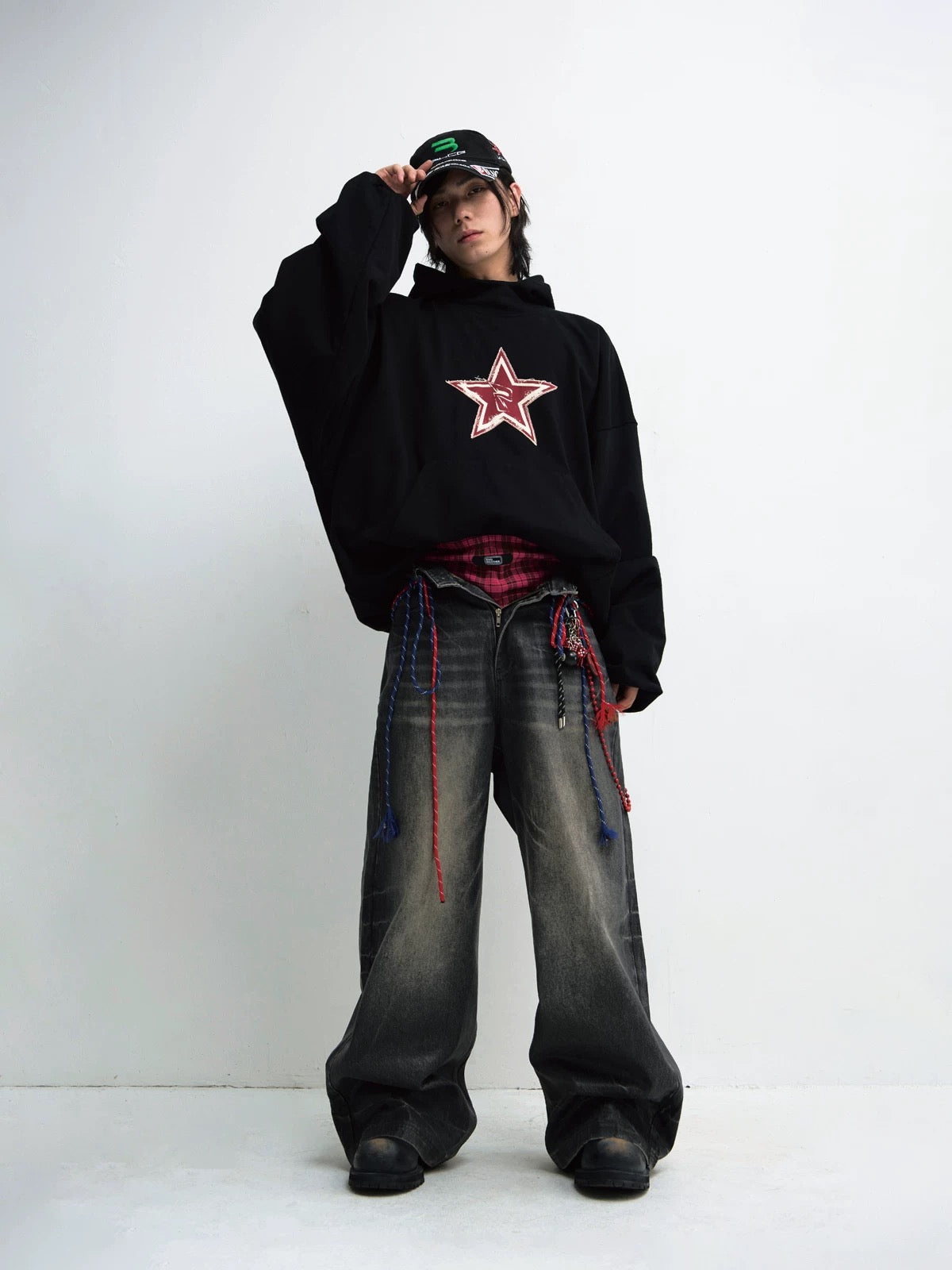 Five red star embroidered black hoodie