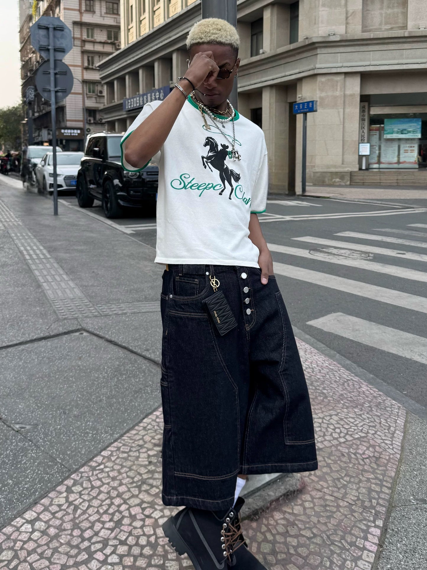 Horse rider embroidery green silhouette t-shirt
