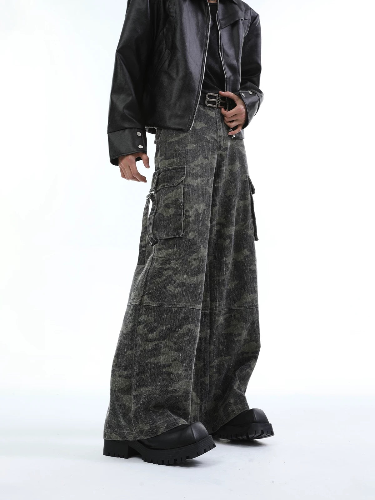 Strap pocket slimming camouflage pants