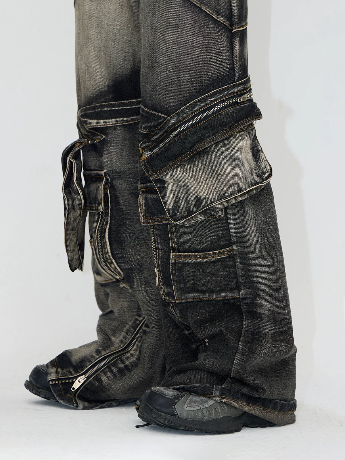 Spiny structure thorn zippered pockets denim pants