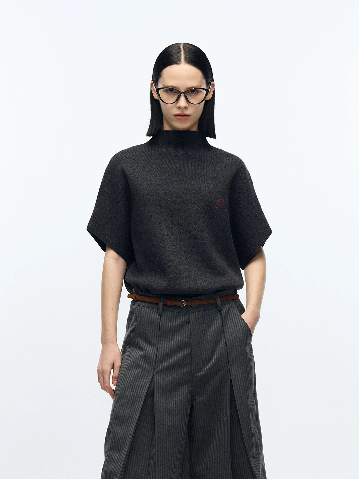 Cut wool fly high neck arc texture short sleeve