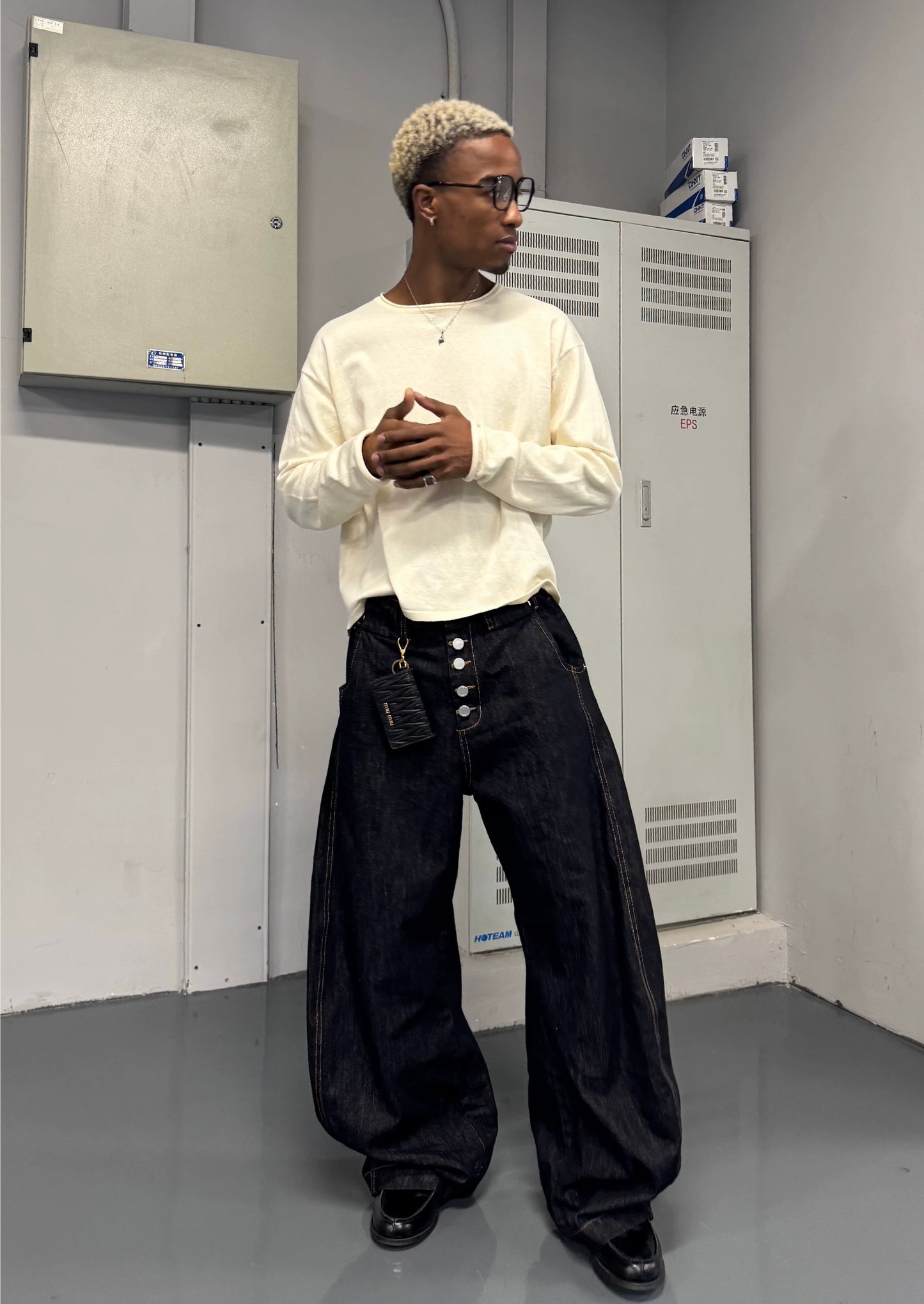 Hidden magnetic buckles curved blade cow jeans