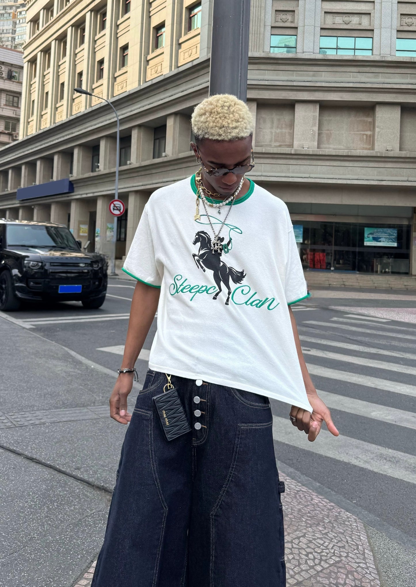 Horse rider embroidery green silhouette t-shirt