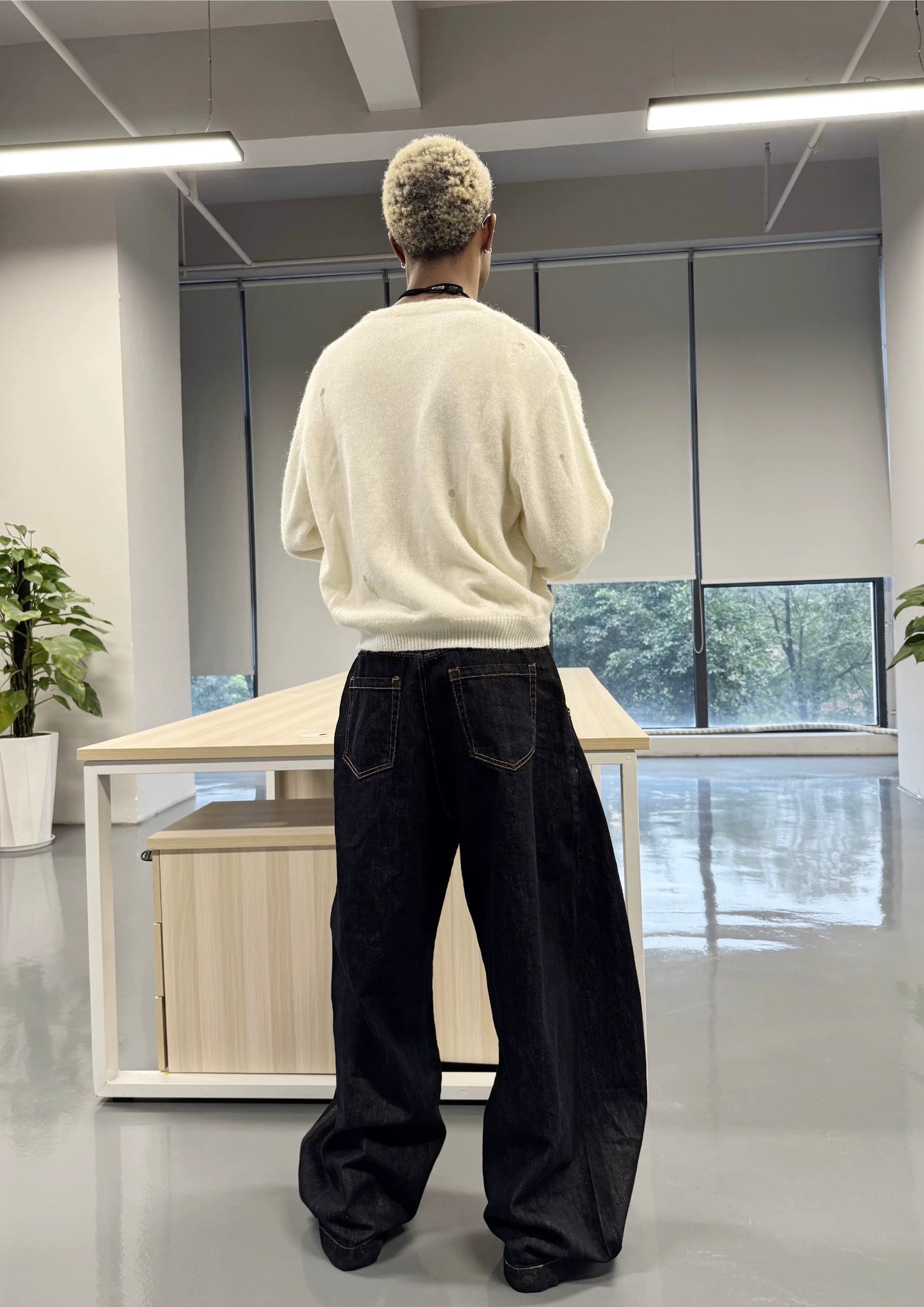 Hidden magnetic buckles curved blade cow jeans