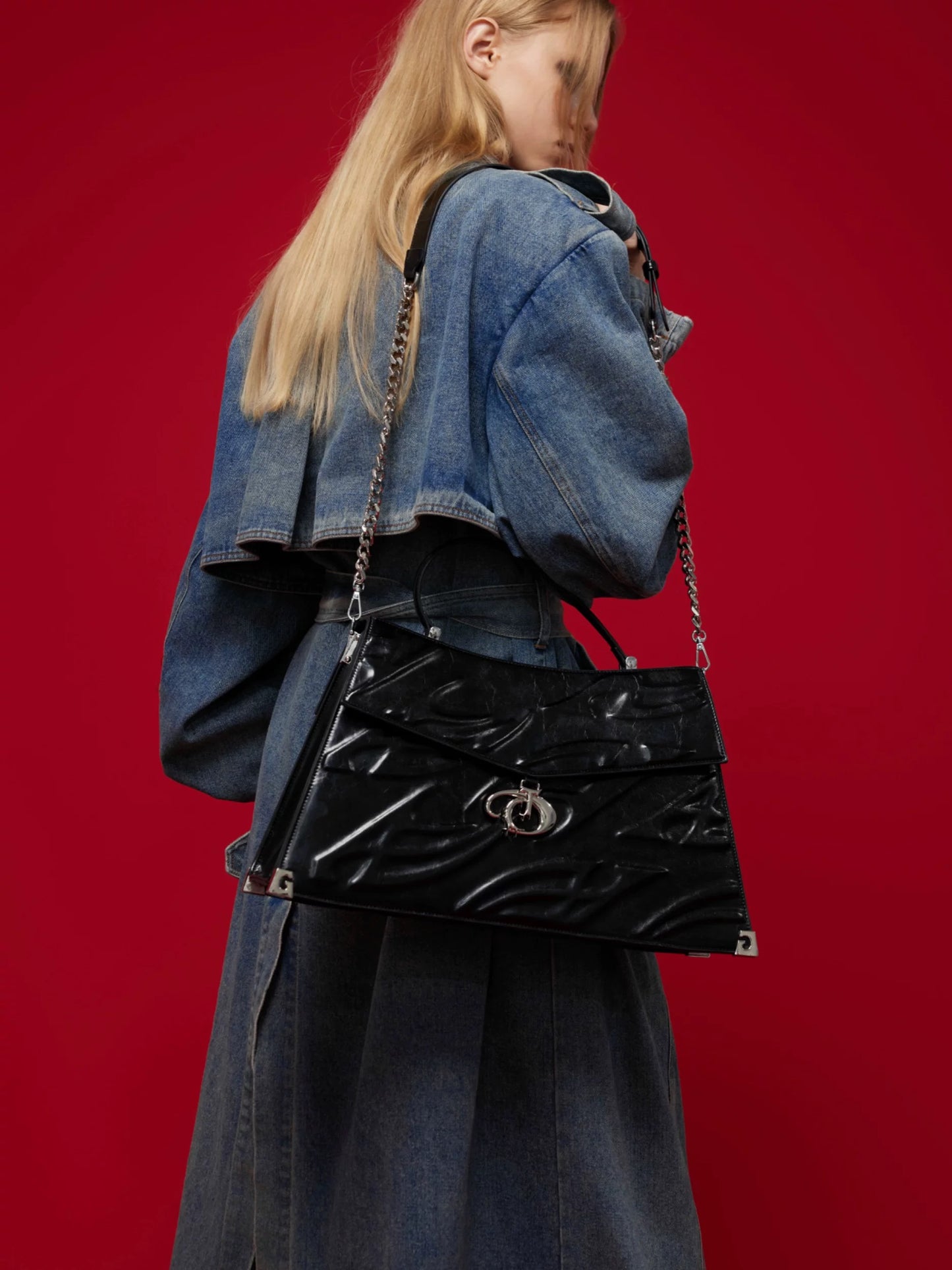 ArguE engraved bone truss single shoulder bag