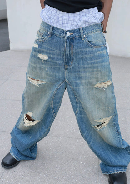 Hole punched cat’s mustache baggy straight jeans