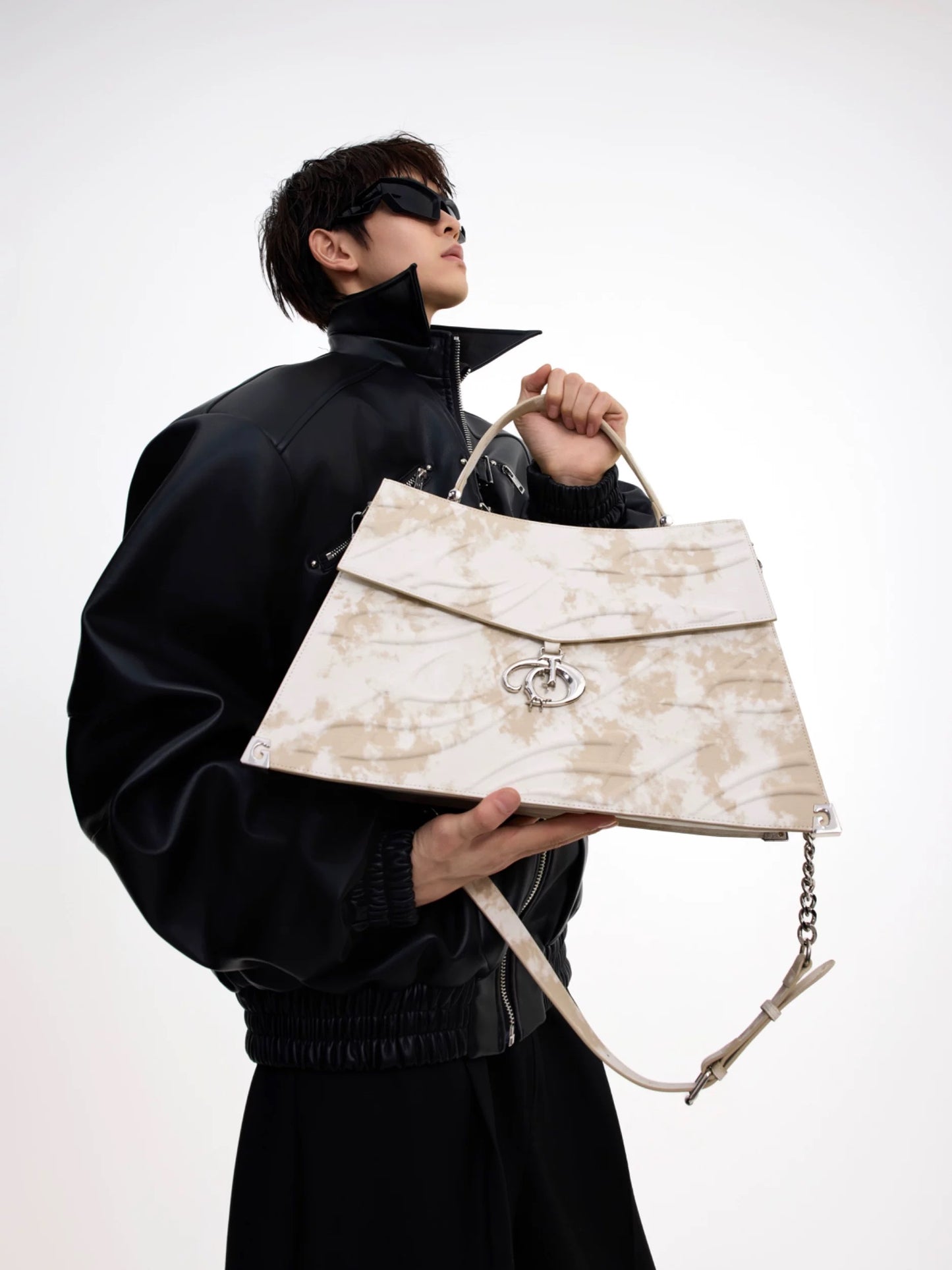 ArguE engraved bone truss single shoulder bag