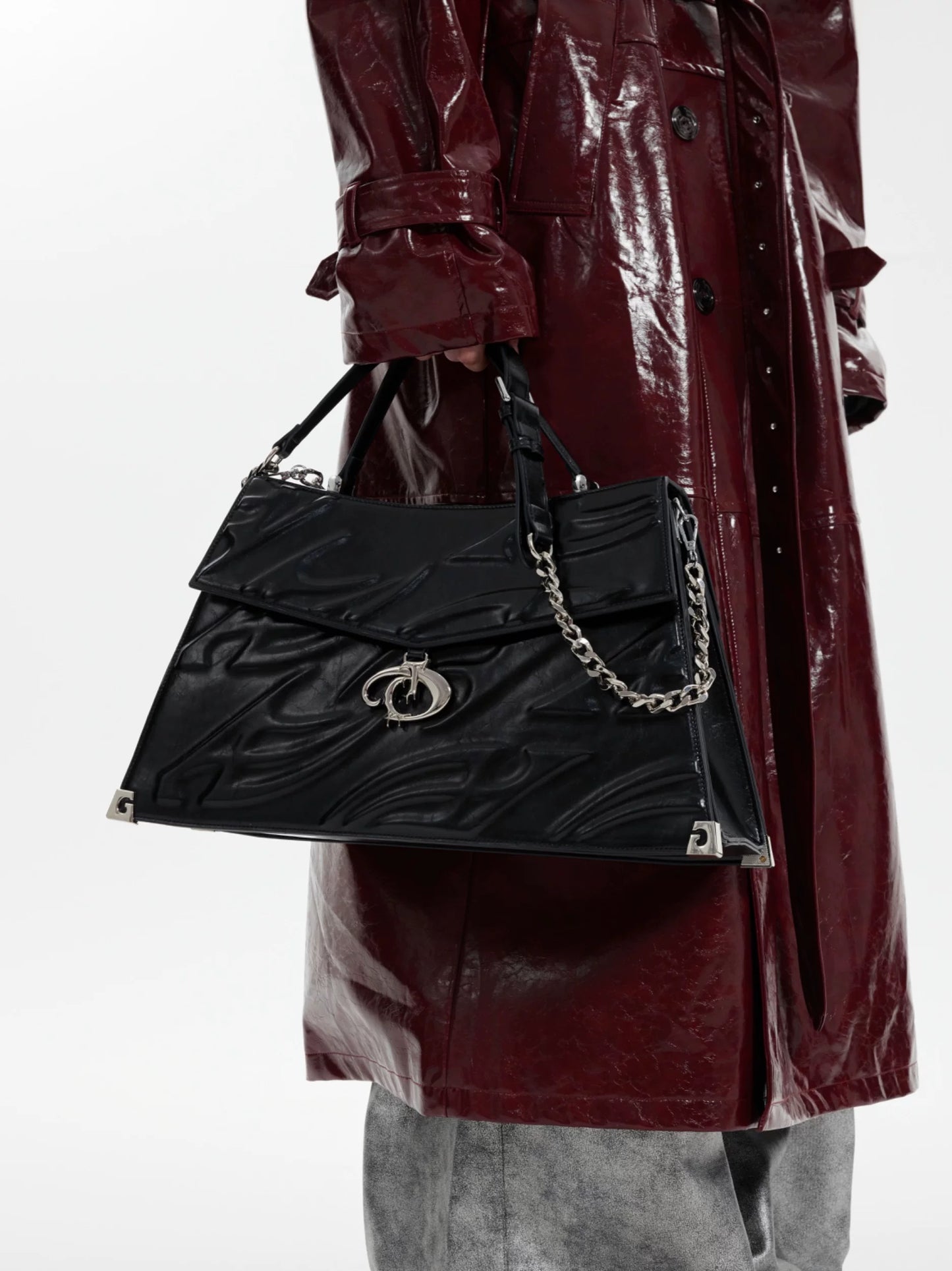 ArguE engraved bone truss single shoulder bag