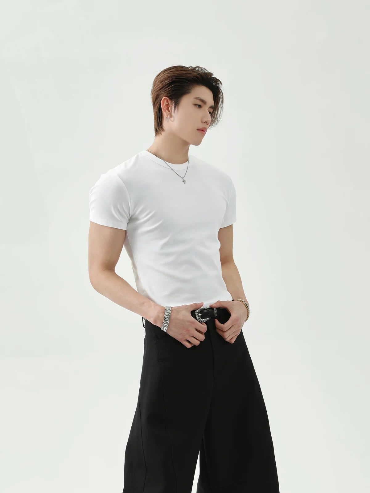 Round neck short sleeve fitted t-shirt