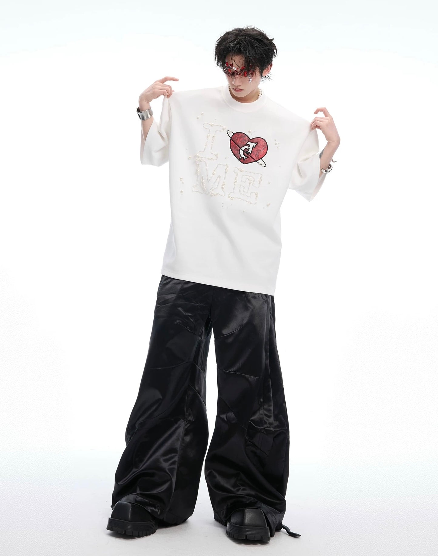 Heartbeat sewn pearl design t-shirt