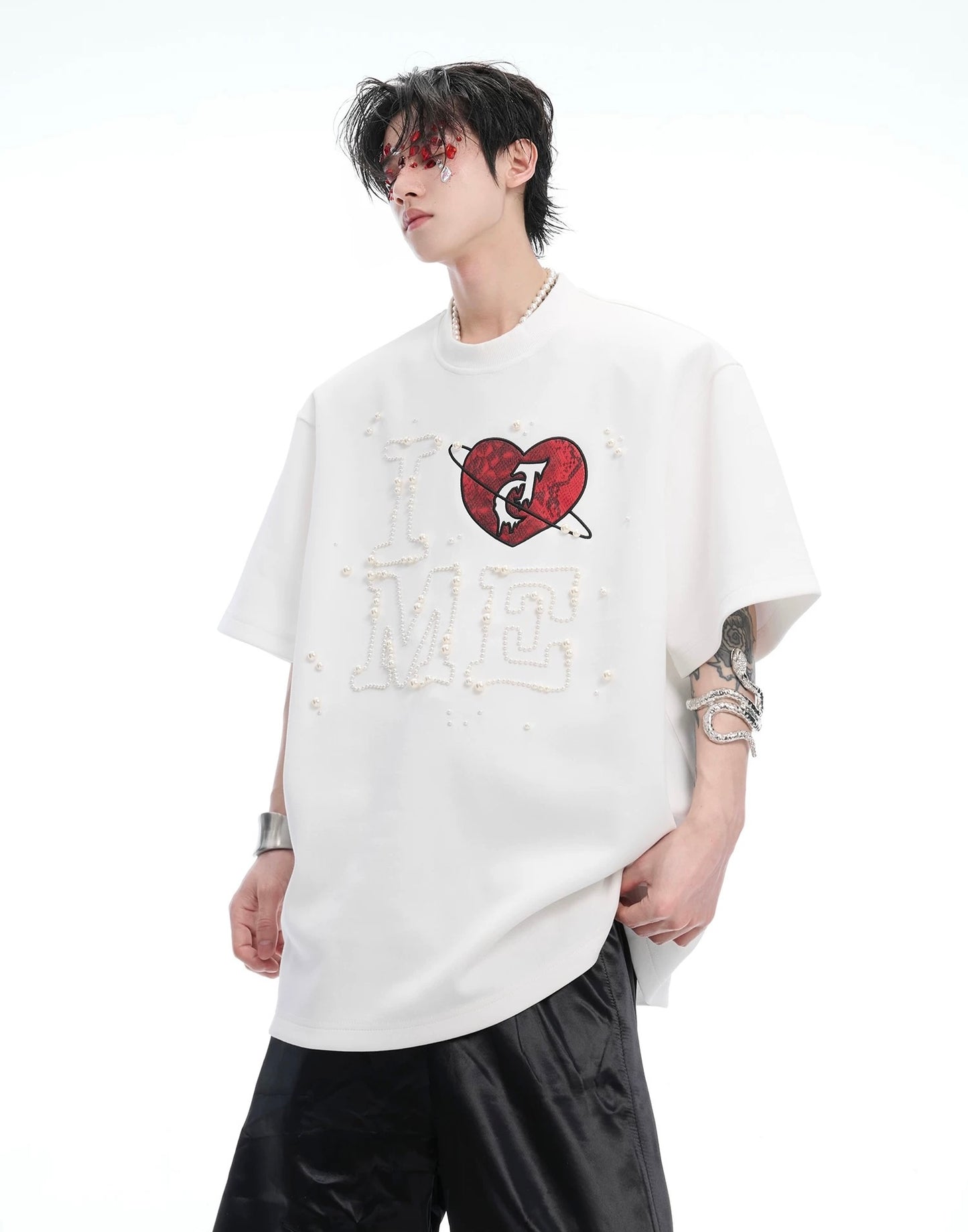 Heartbeat sewn pearl design t-shirt