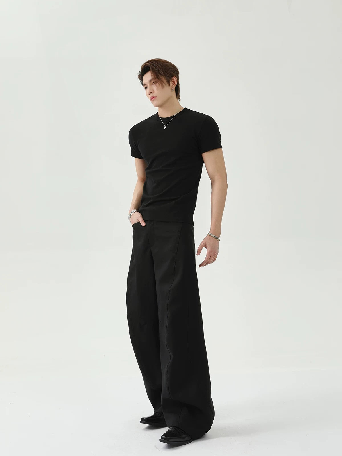 Round neck short sleeve fitted t-shirt
