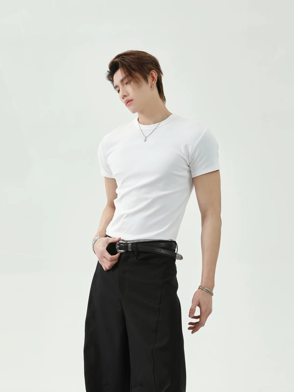 Round neck short sleeve fitted t-shirt